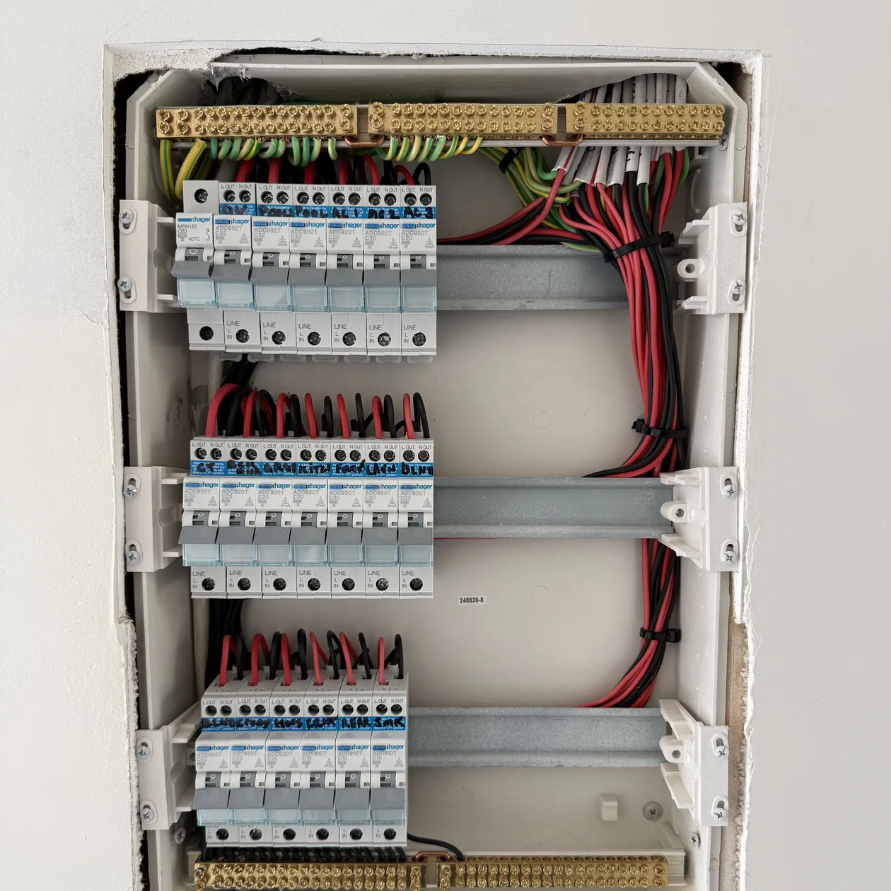 Switchboard fitted with circuit breakers and safety switches